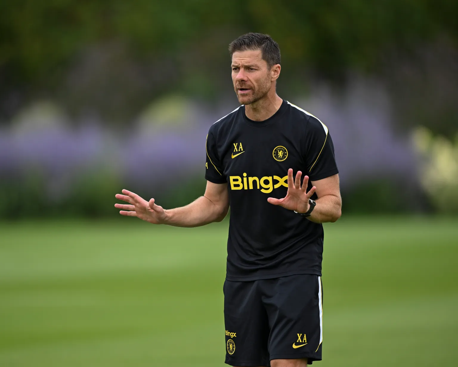 Chelsea coach, Xabi Alonso removes five senior players from first team